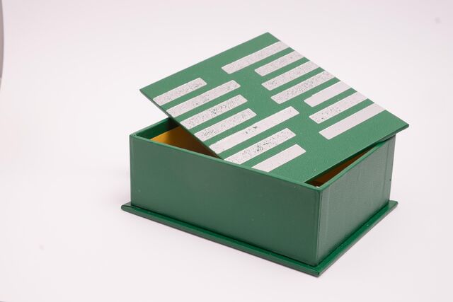Grüne Schachtel offen web